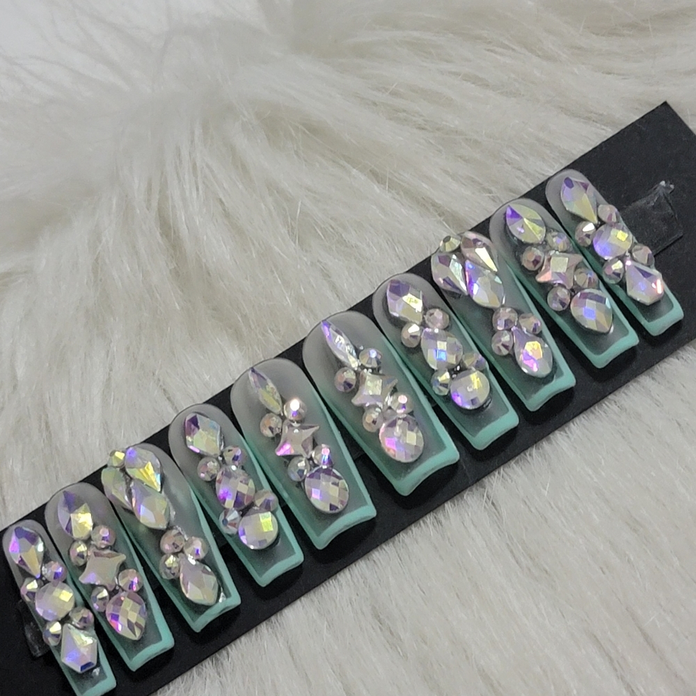 Press on nails
